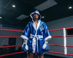 TITLE Boxing Pro Fingertip Robe 2.0 -Titleboxing Shop TSRF2BLWH 1