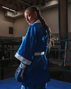 TITLE Boxing Pro Fingertip Robe 2.0 -Titleboxing Shop TSRF2BLWH 2 c3ac2925 0f5a 4e1e b1ef 44016b924567