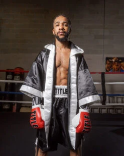 TITLE Boxing Fingertip Robe 24 TITLE Boxing Fingertip Robe -Titleboxing Shop TSRFBKWH 1