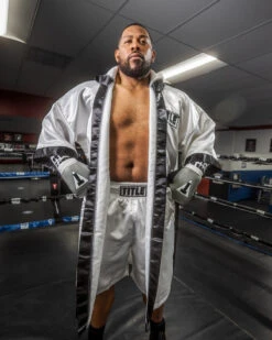 TITLE Boxing Full Length Robe -Titleboxing Shop TSRFLWHBK