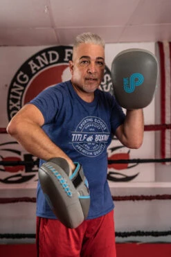 TITLE Boxing Air Pocket Technology Punch Mitts 16 TITLE Boxing Air Pocket Technology Punch Mitts -Titleboxing Shop airmt 2