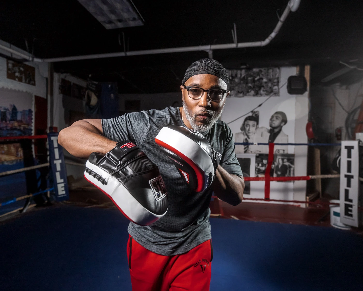 TITLE Boxing Gel Blockade Punch Mitts 6 TITLE Boxing Gel Blockade Punch Mitts - Image 4