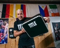 TITLE Boxing Square Punch & Kick Shield 15 TITLE Boxing Square Punch & Kick Shield -Titleboxing Shop pshsq bk wh 1