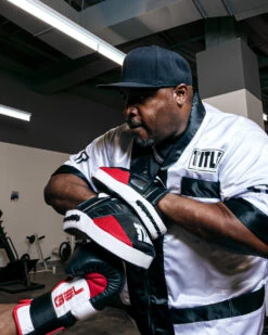 TITLE Boxing Aerovent Excel Incredi-Mitts 2.0 -Titleboxing Shop taepm2 bk rd wh 1